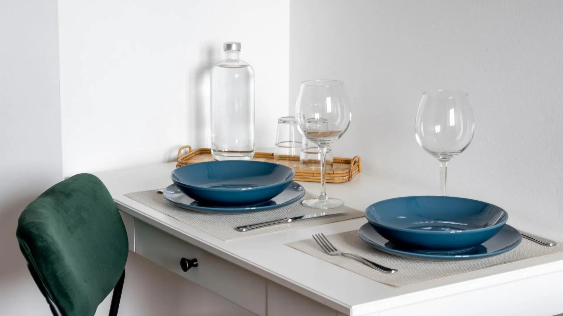 Design Suite 39 - Metropolitana M4 - Aeroporto Linate ミラノ 0*,